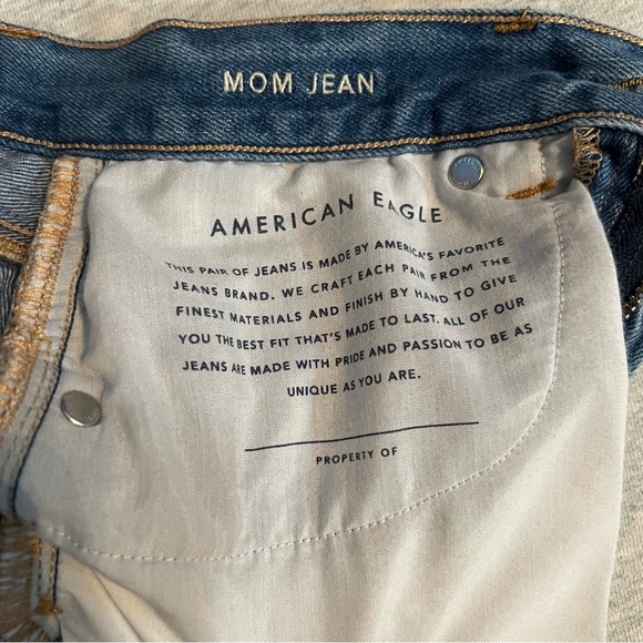 American Eagle Mom Jeans Size 6 - Picture 3 of 6